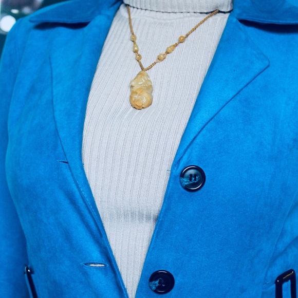 More merchandise will be available soon - Picture 2 of 3